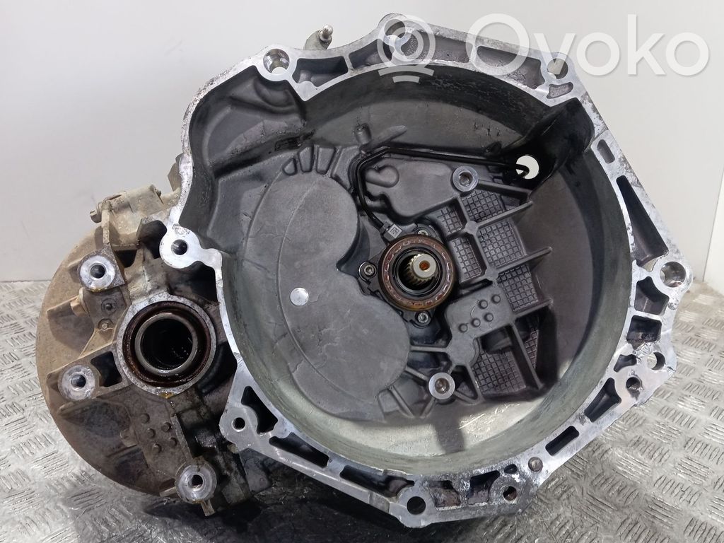 Opel Astra J Cutie viteze manuală cu 5 trepte 