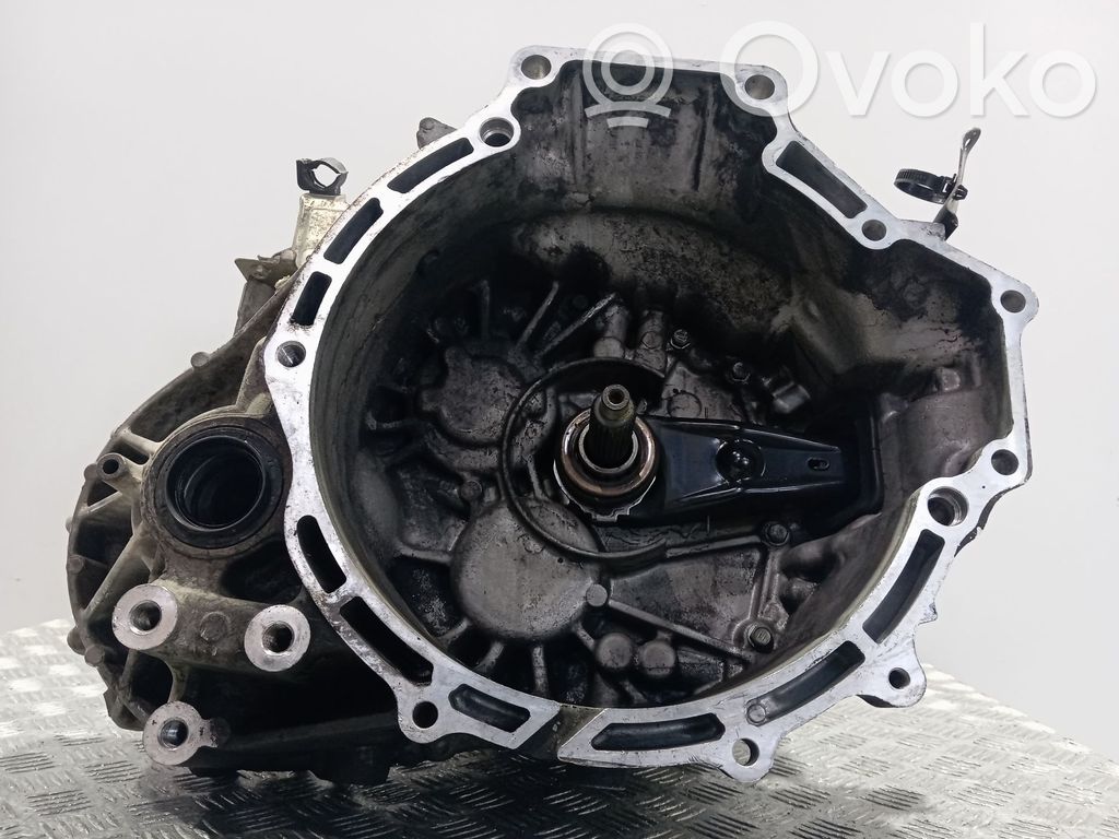 Manual 5 speed gearbox   D2C4B,7L