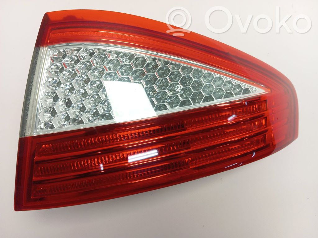 Ford Mondeo Mk III Feux arrière / postérieurs