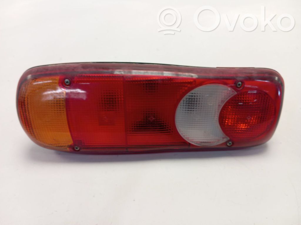 Nissan Atleon Luci posteriori 
