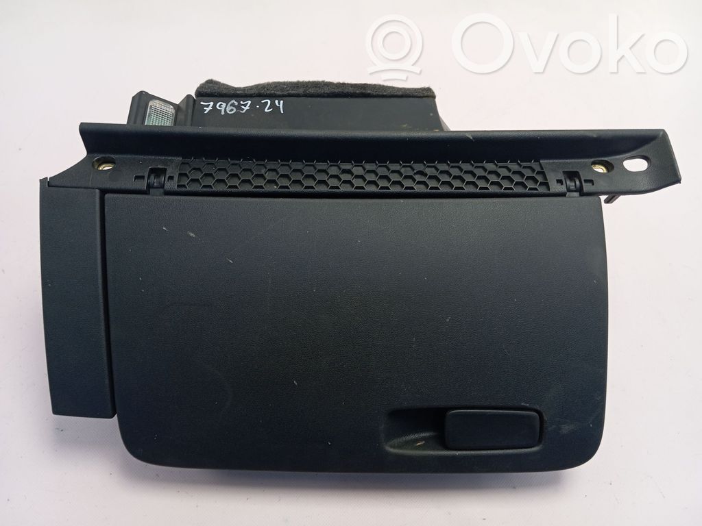 Glove box