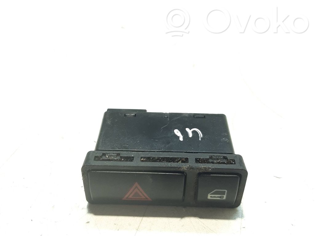 Hazard light switch   8368920