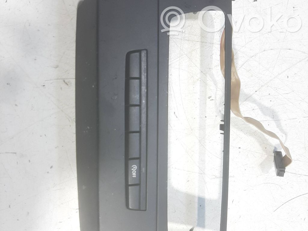 BMW 3 E90 E91 Kita panelės detalė 