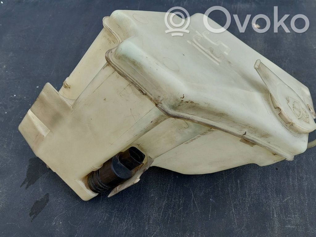 Logu šķidruma tvertne