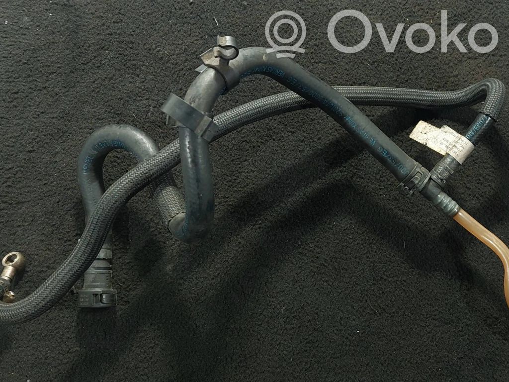 BMW 5 E60 E61 Degvielas caurulīte (-es) 