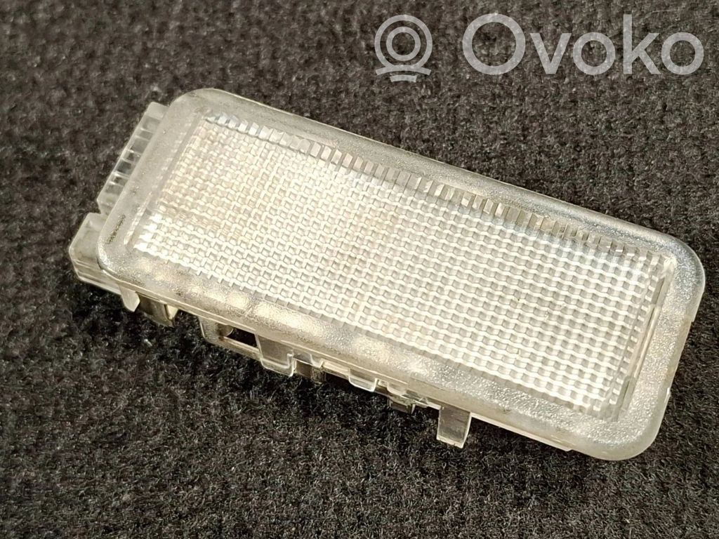 Éclairage lumière plafonnier avant