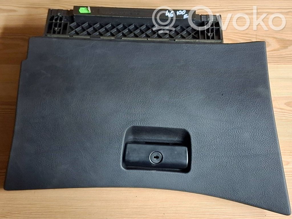 Glove box