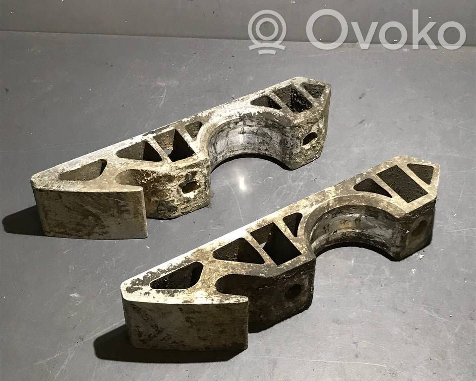 Volkswagen Touareg I Sway bar bush bracket, front 