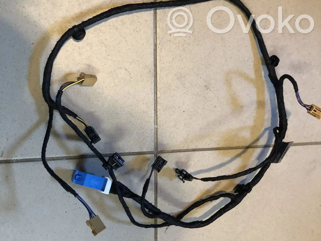 Audi Q2 - Cableado de puerta delantera 
