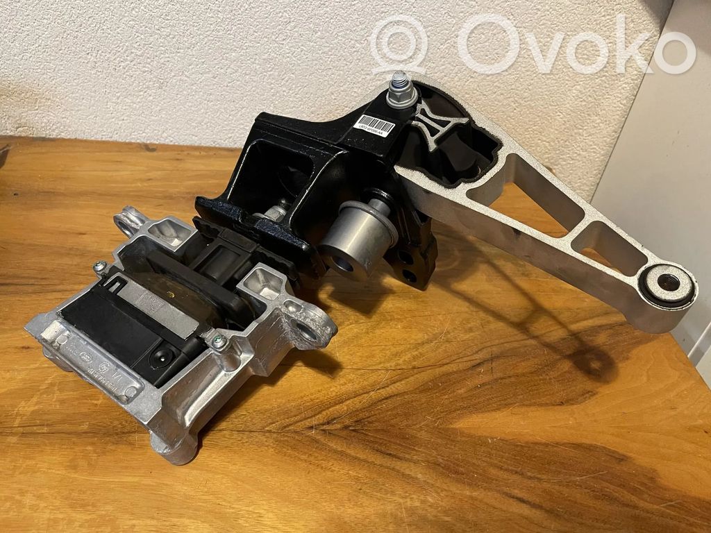 Land Rover Discovery Sport Engine mount bracket 