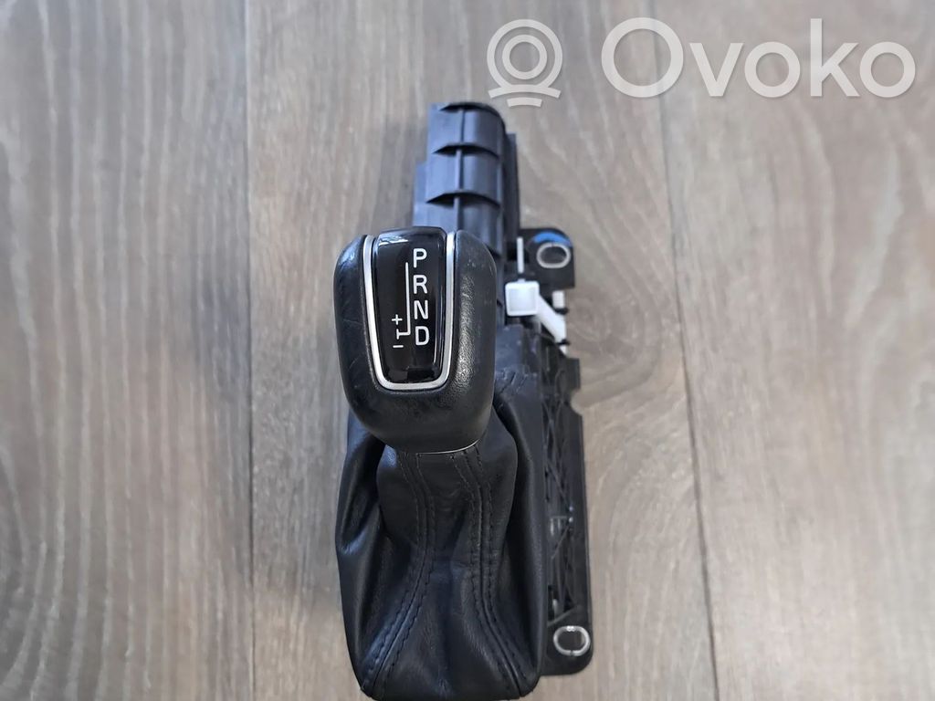 Volvo S90, V90 Lewarek zmiany biegów / górny 