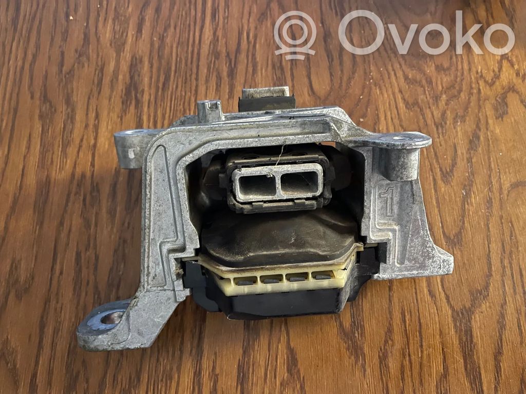 Ford Focus Soporte de montaje del motor 