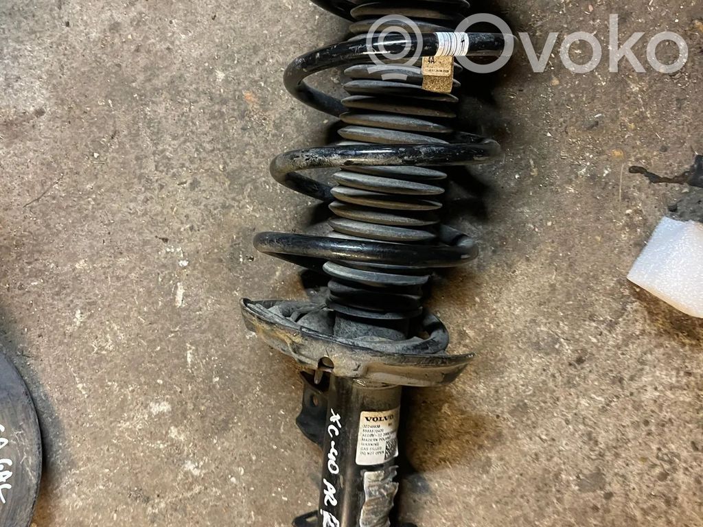 Volvo XC40 Amortyzator przedni 