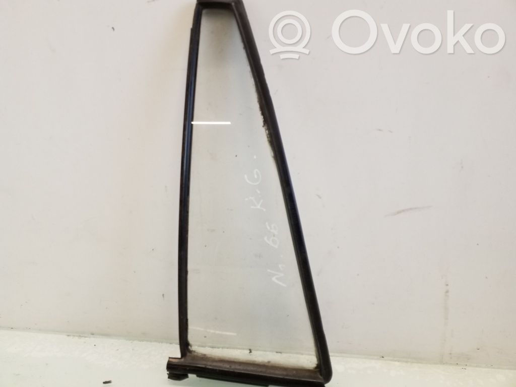 Volkswagen Santana Ventanilla de ventilación de la puerta trasera 