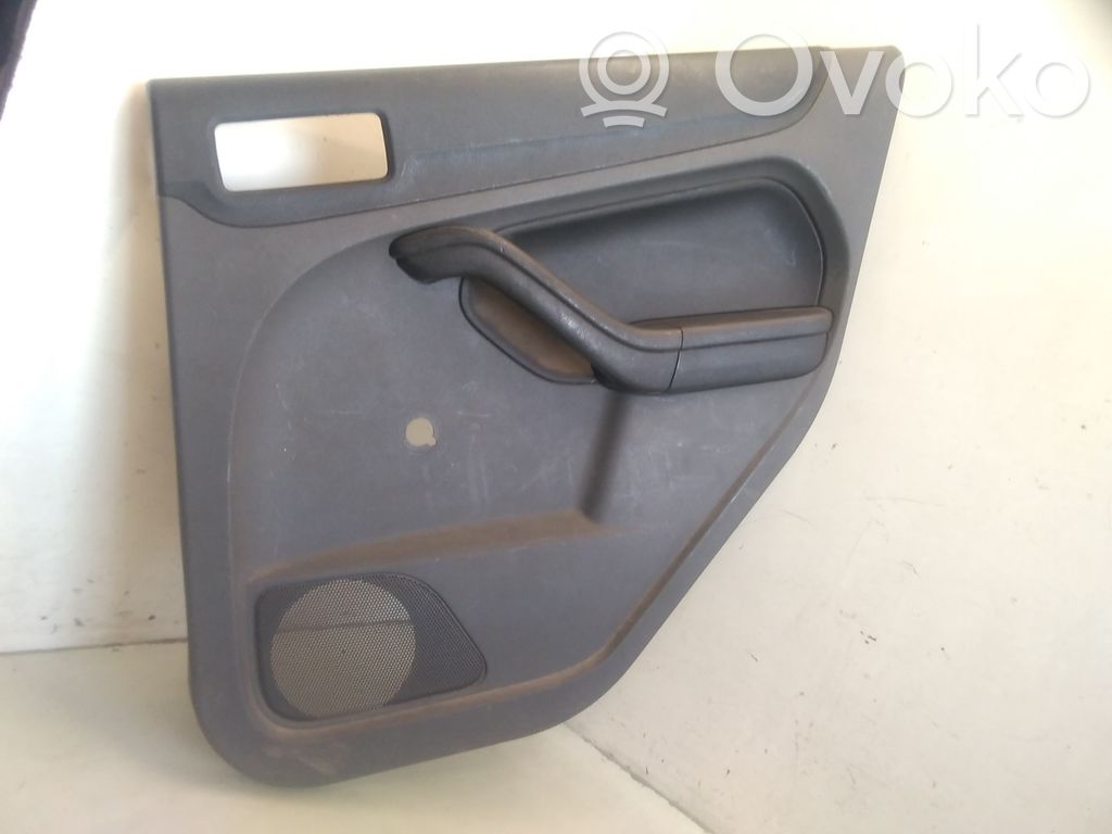 Ford Focus Apšuvums aizmugurējām durvīm 