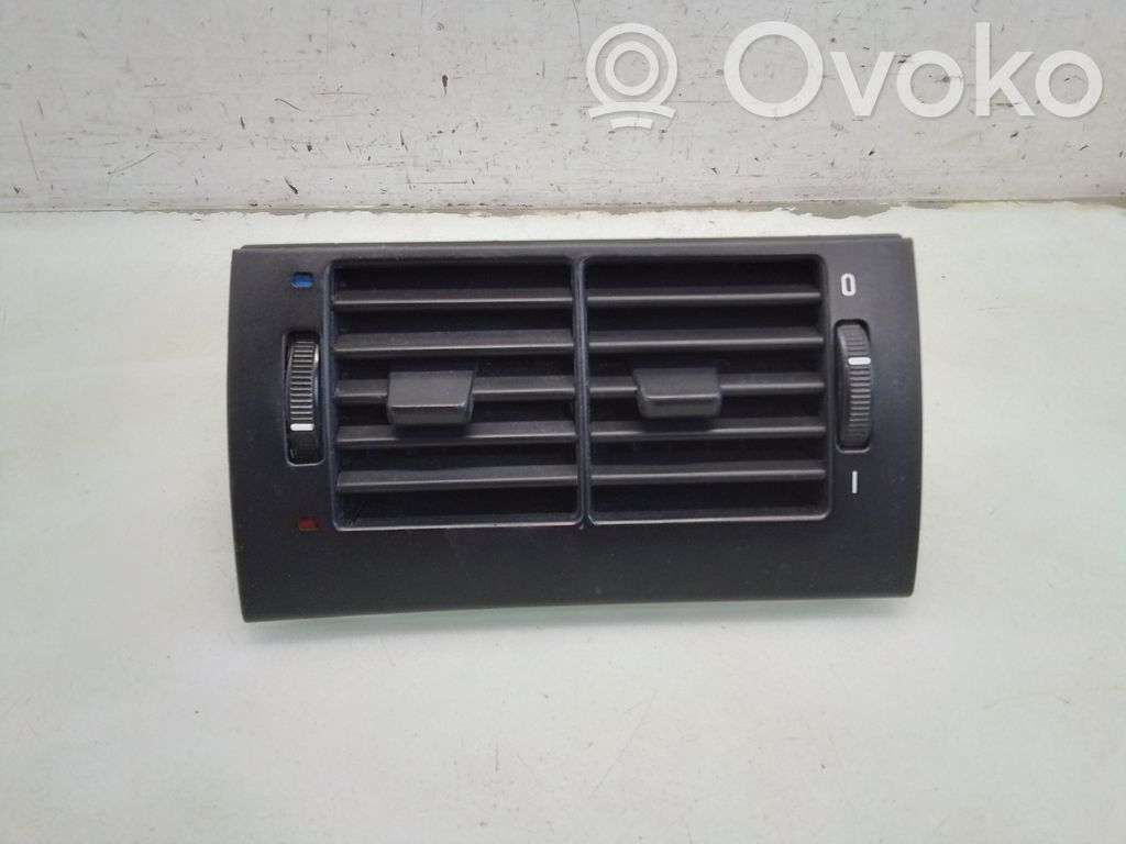 Rejilla de ventilación trasera   8376150