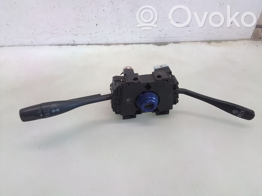 Nissan Primera Interruptor/palanca de limpiador de luz de giro 