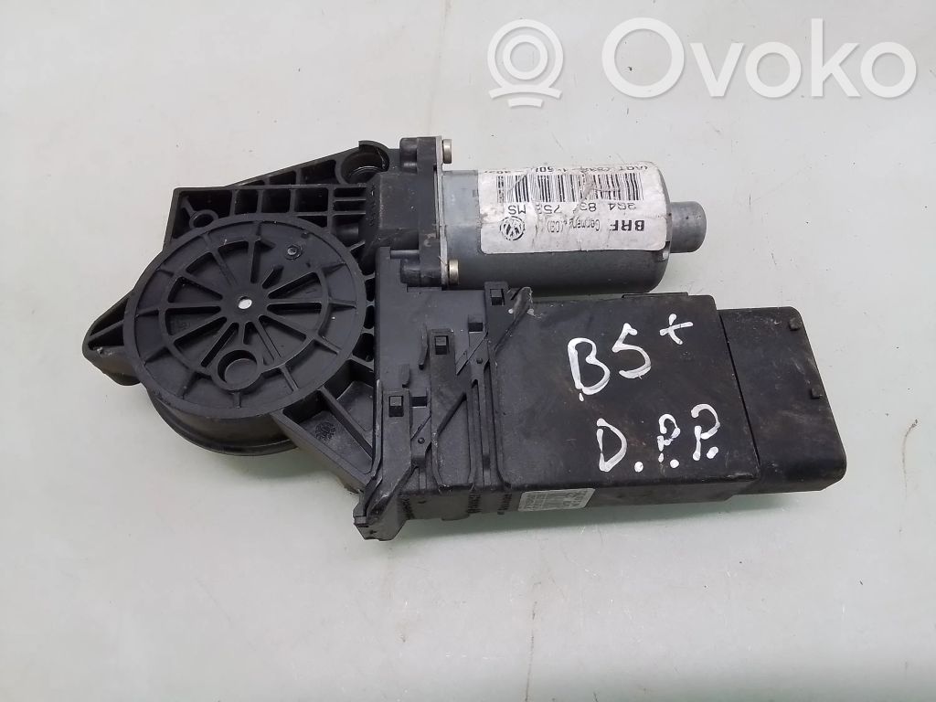 Volkswagen PASSAT B5.5 Silnik regulatora szyby drzwi przednich 