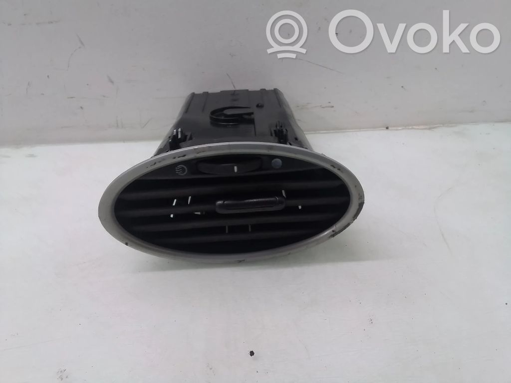 Ford Focus Moldura protectora de la rejilla de ventilación lateral del panel 