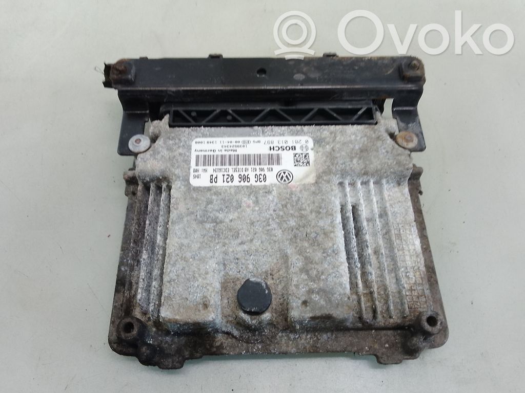 Volkswagen PASSAT B6 Engine control unit/module 