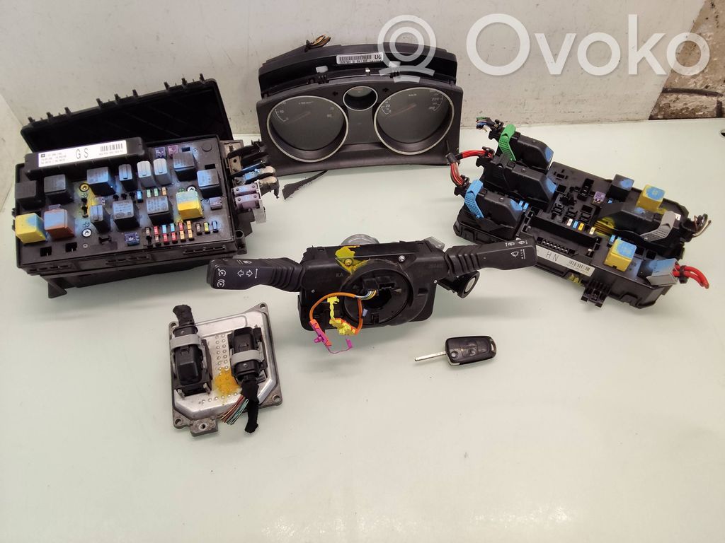 Opel Astra H Kit cu ECU motor și set închidere uși 