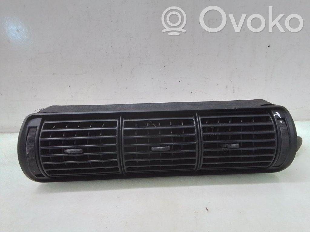 Audi A4 S4 B5 8D Dysze / Kratki środkowego nawiewu deski rozdzielczej 