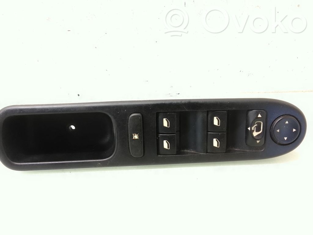 Peugeot 407 Electric window control switch 