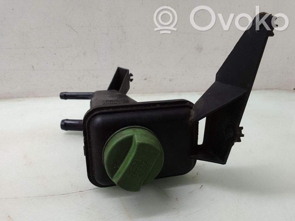 Ohjaustehostimen nestesäiliö   3B0422371