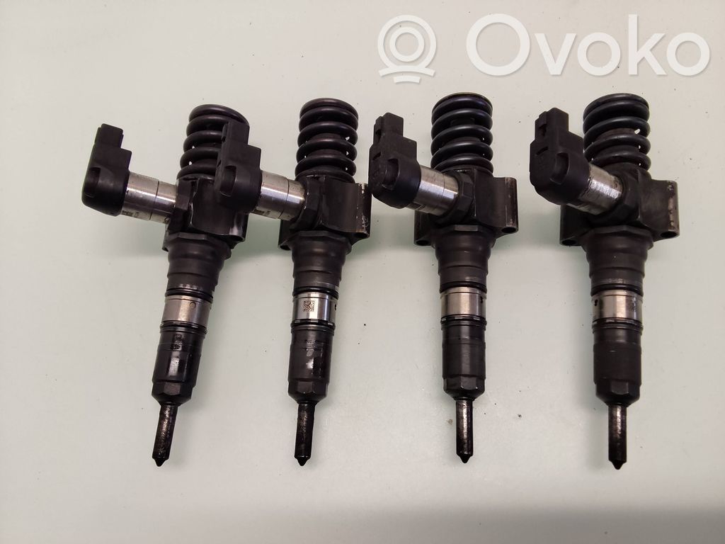 Volkswagen PASSAT B6 Wtryskiwacz paliwa 