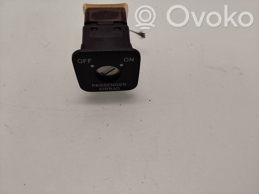 Toyota Corolla Verso E121 Comutator pornit/oprit airbag pasager