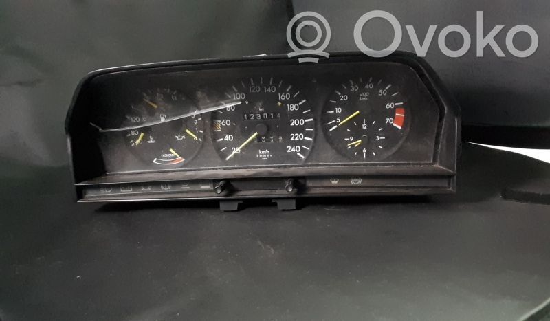 Mercedes-Benz 190 W201 Speedometer (instrument cluster) 