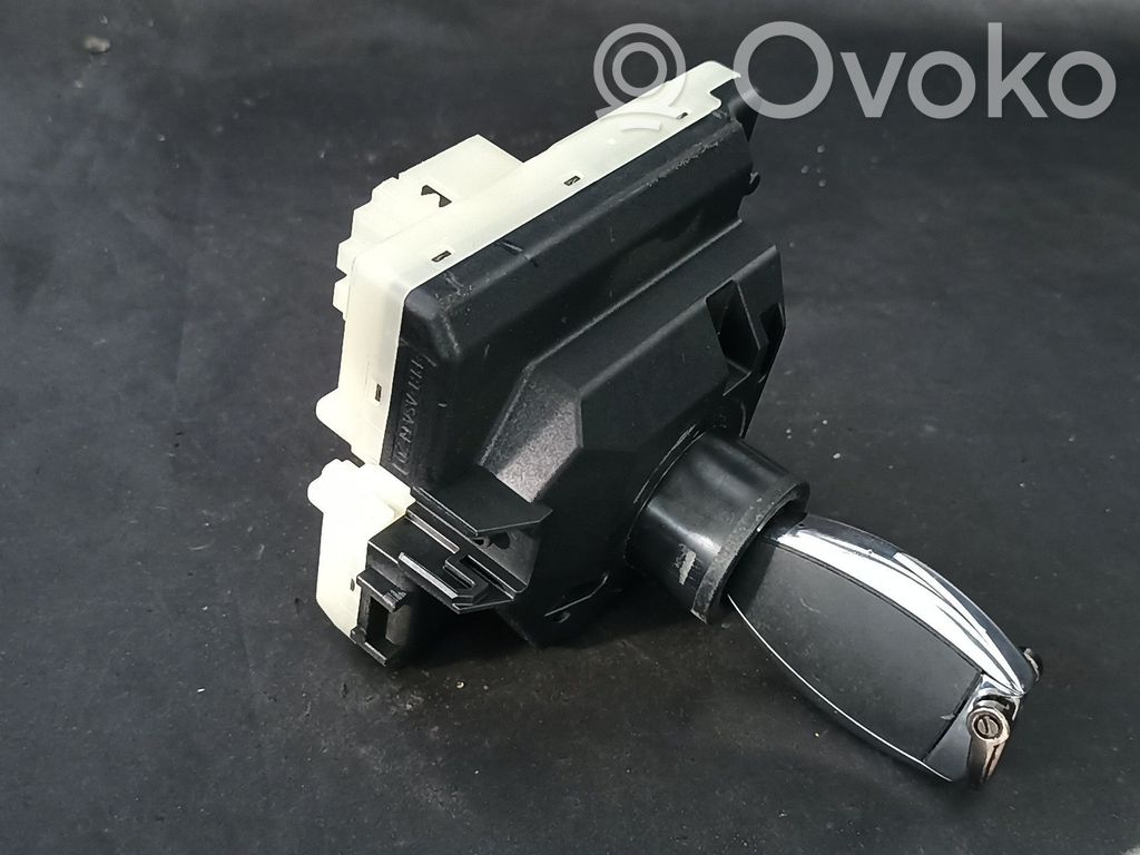 Mercedes-Benz C W205 Moottorin start-stop-painike/kytkin 