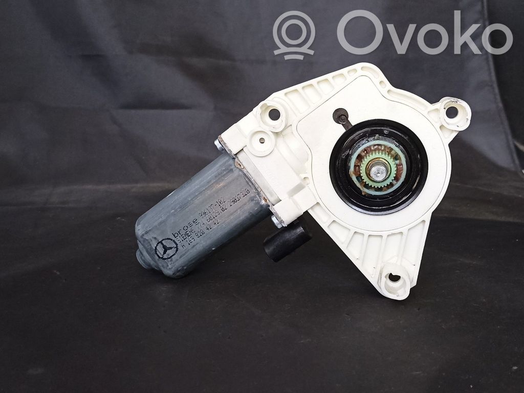 Mercedes-Benz A W169 Silnik regulatora szyby drzwi przednich 