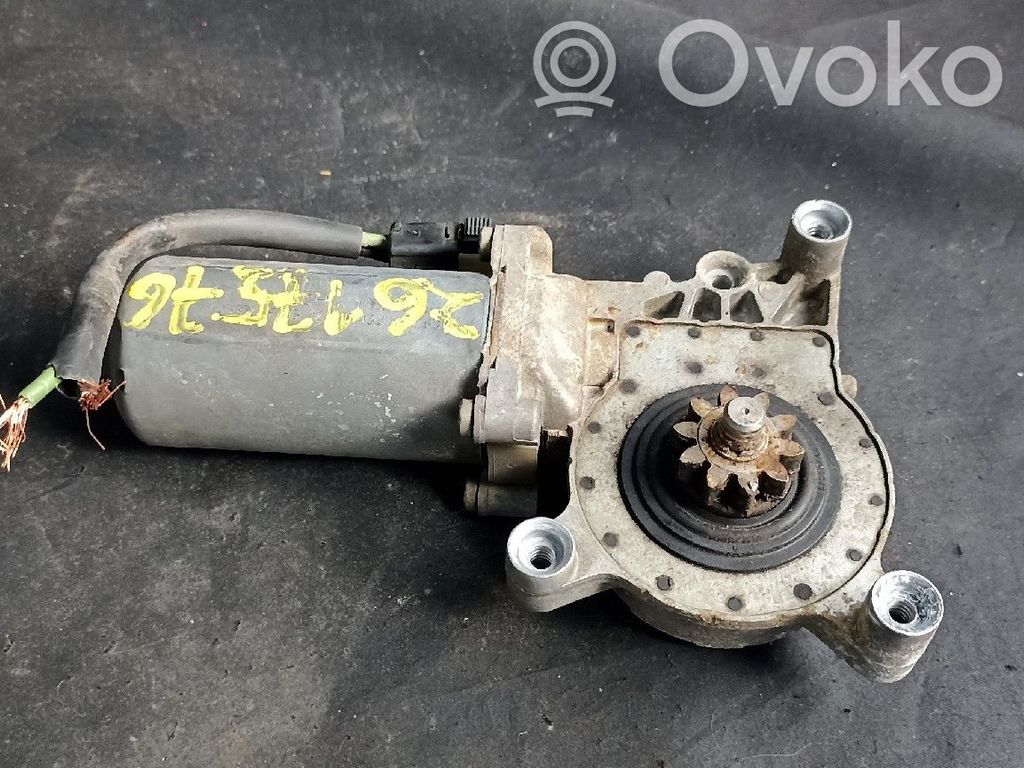 Mercedes-Benz C W202 Silnik regulatora szyby drzwi przednich 