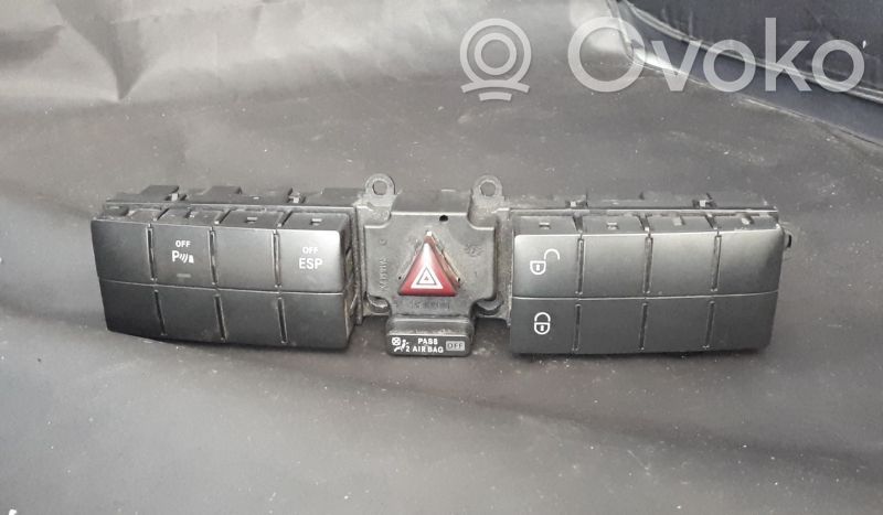 Mercedes-Benz CLC CL203 Przycisk świateł awaryjnych 