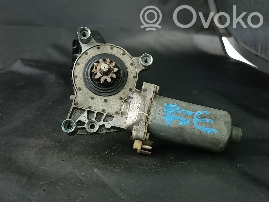Mercedes-Benz C W202 Silnik regulatora szyby drzwi przednich 