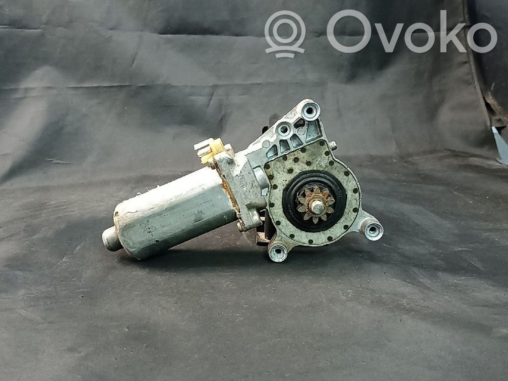 Mercedes-Benz C W202 Silnik regulatora szyby drzwi przednich 