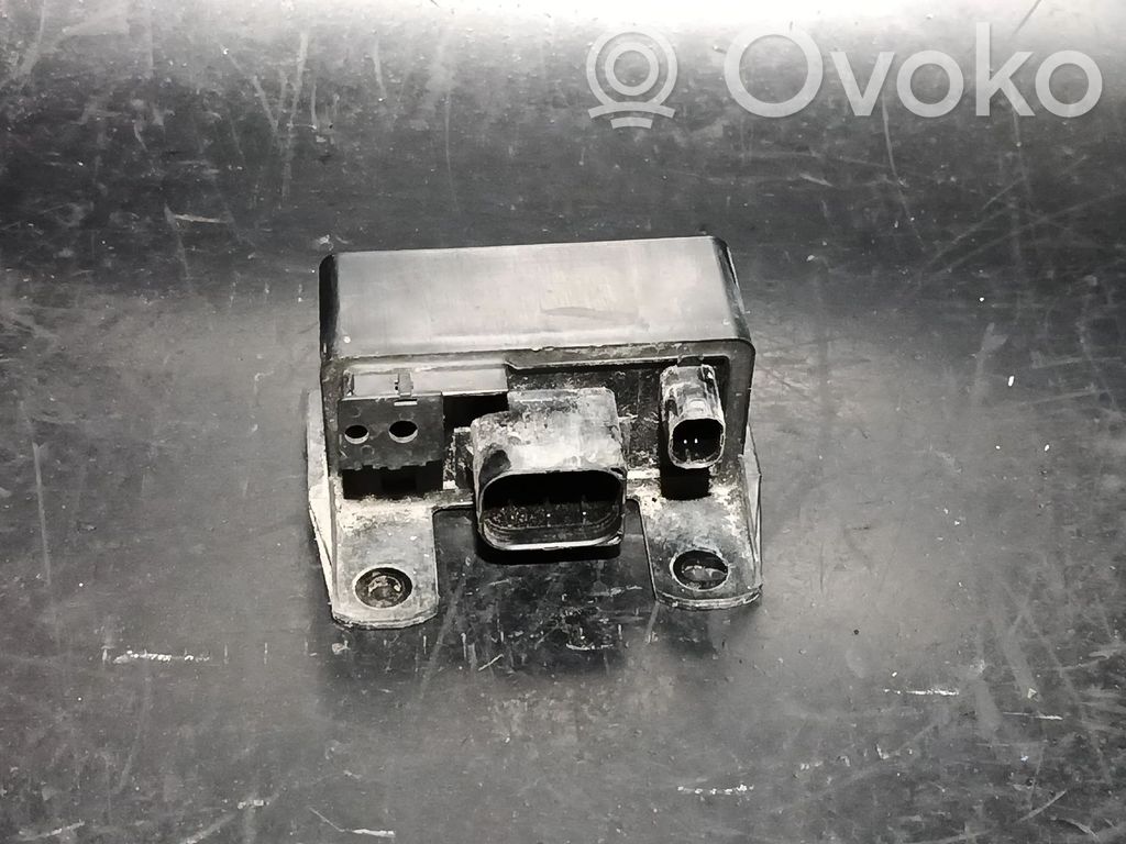 Mercedes-Benz E W210 Glow plug pre-heat relay 