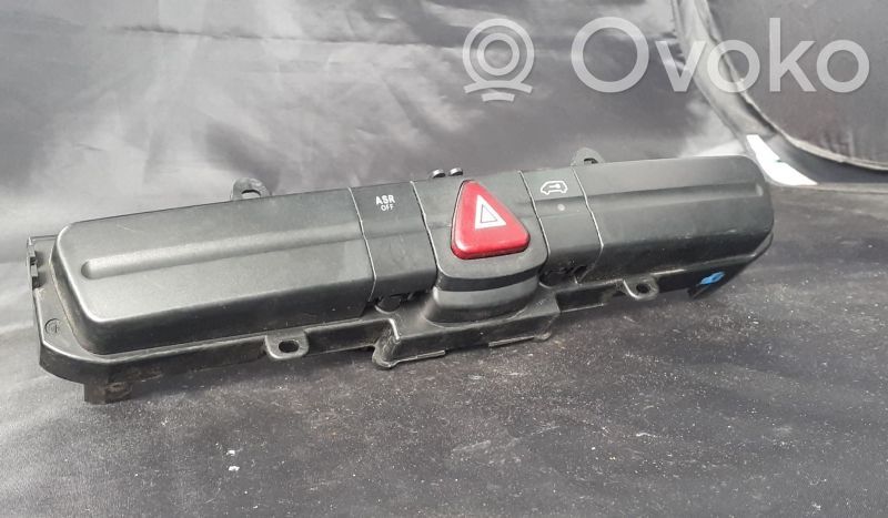 Mercedes-Benz Sprinter W906 Botón interruptor de luz de peligro 