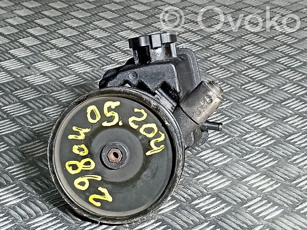 Mercedes-Benz C W204 Power steering pump 