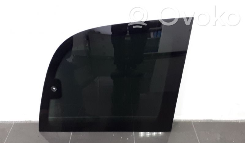Mercedes-Benz Vaneo W414 Rear side window 