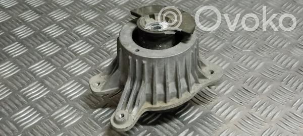 Engine mount bracket   2052406617,A2052406617,DEFEITOPINO,ESQUERDO
