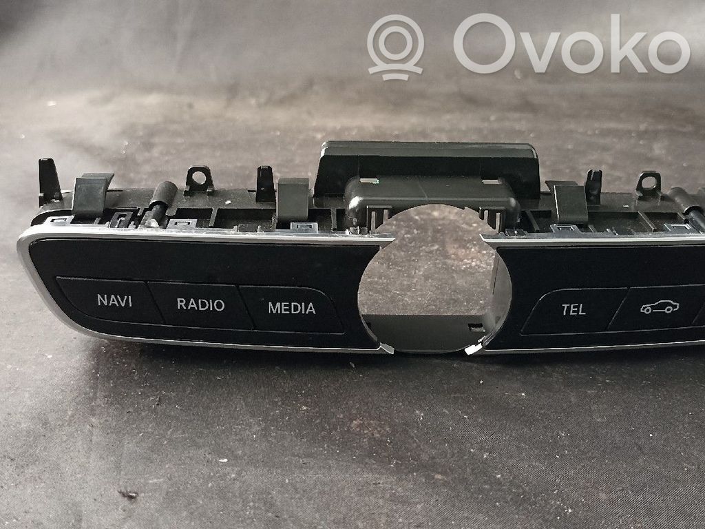Mercedes-Benz E W213 Botón interruptor de luz de peligro 