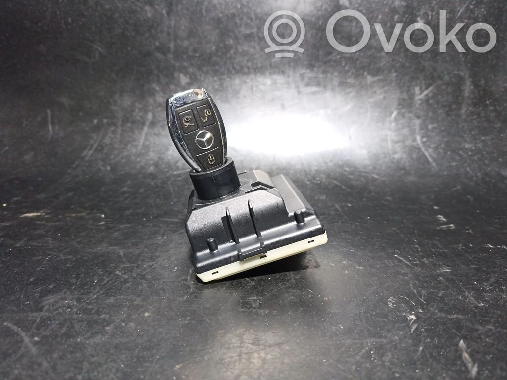 Mercedes-Benz C W205 Buton pornire/oprire motor 