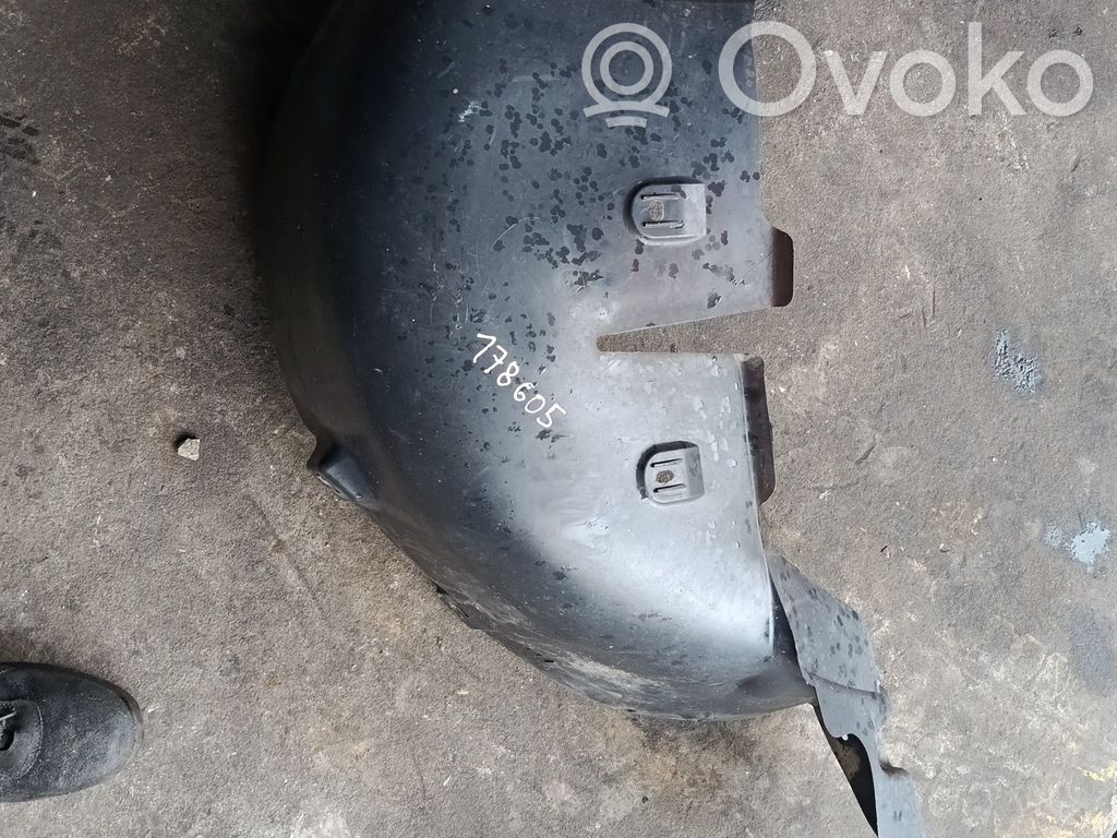 Renault Megane III Revestimientos de la aleta guardabarros antisalpicaduras trasera 