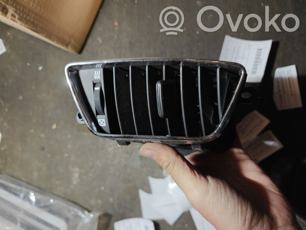 Opel Corsa B Dash center air vent grill 