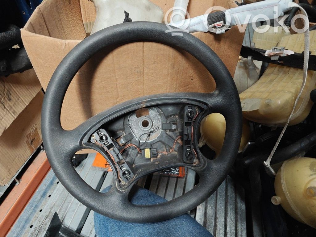 Volant   1484563077