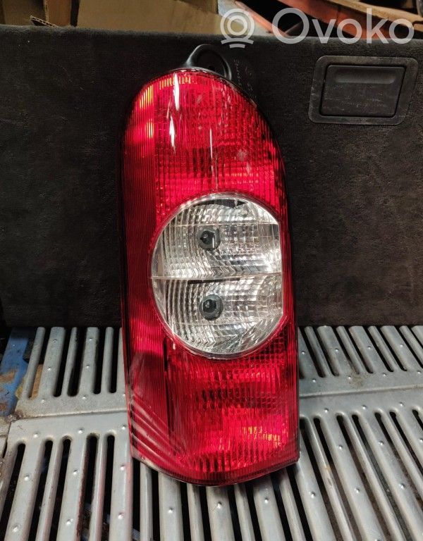 Renault Master II Takaluukun takavalot 