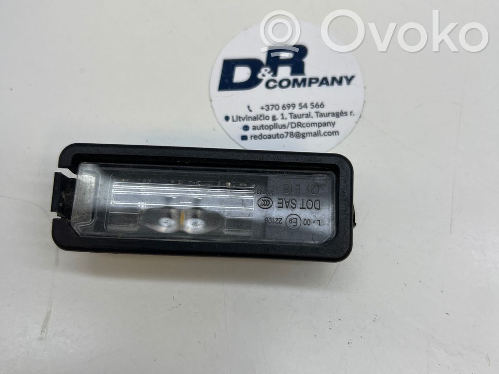Volkswagen Golf VIII Lampa oświetlenia tylnej tablicy rejestracyjnej 