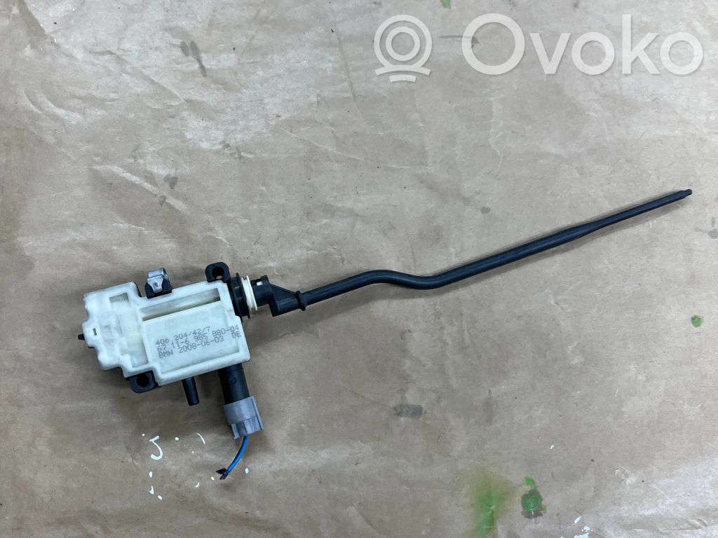 Fuel tank cap lock   6985880